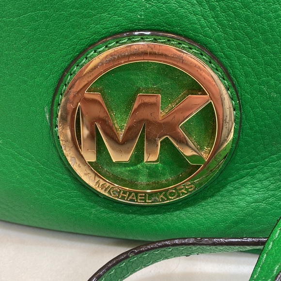 MK green wristlet - Picture 2 of 6